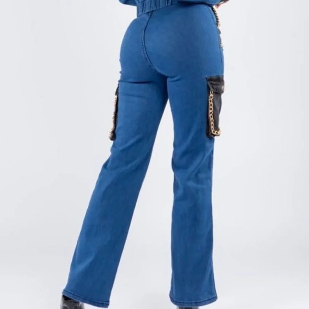 Callie Chained Cargo: Wide Leg 4-Pocket Denim Blue Stretch Jeans Black & Gold - Picture 3 of 7